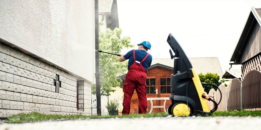 Advantages of Hiring Professional Pressure Washing