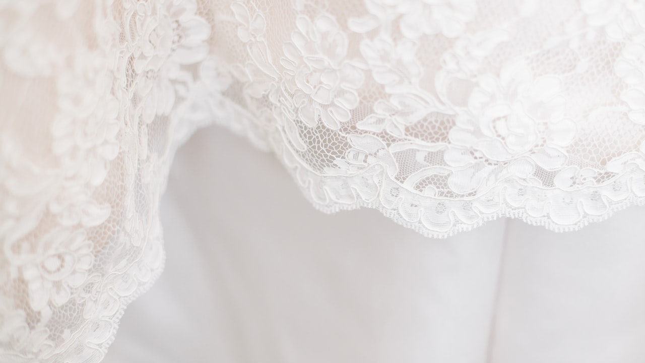 Factors Affecting The Cost of Ginger Lace Front Wigs