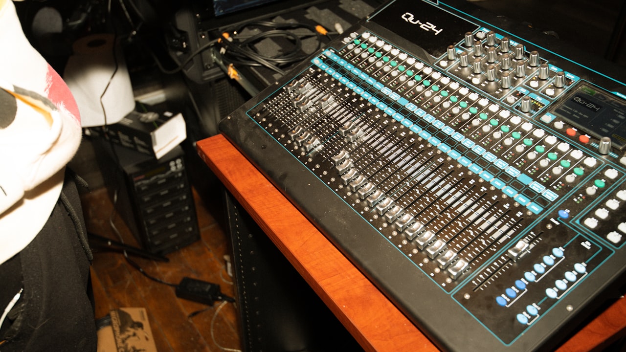 Punching Fun the Big King Kick Boxing Punch Machine's Ultimate Thrill